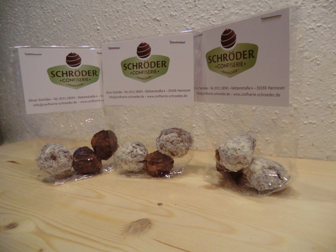 Confiserie Schröder-Trüffel in Cellophanbeutel Confiserie Schröder - Präsentation
