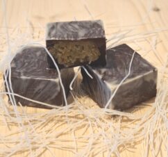 Dunkle Pistazienpraline 